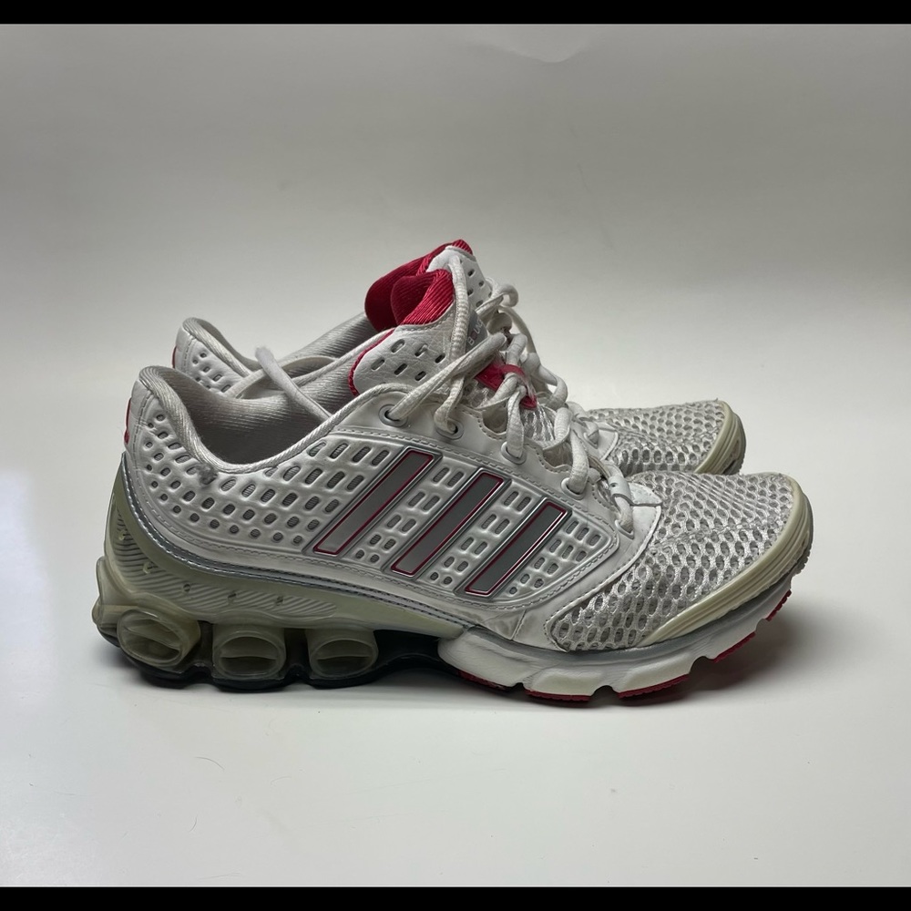 ADIDAS Bounce Womens size 8 white with red and silver.